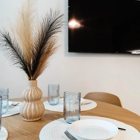 Appartamento B68 Apartment 5 *