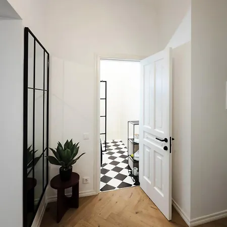 B68 Apartment 5 *