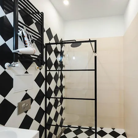 B68 Apartment 5 *